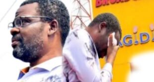 Ó màse o, Oriyomi b'omijé lójú lásìkò tó n ba àwọn olólùfẹ́ rẹ sọrọ lẹ́yìn to jade kuro lọ́gbà ẹ̀wọ̀n